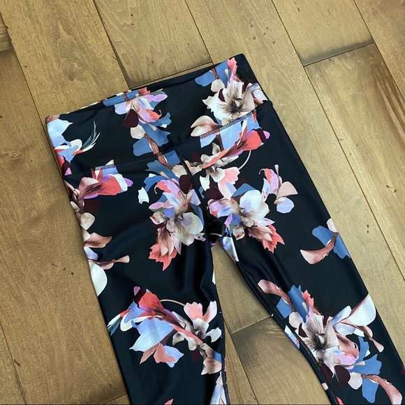 Athleta Pants - NEW Athleta Elation Paradise 7/8 Tights Pants M